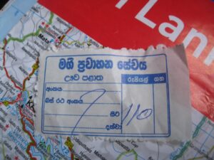 Porównuj ceny między przewoźnikami i korzystaj z aplikacji mobilnych oferujących zniżki na bilety