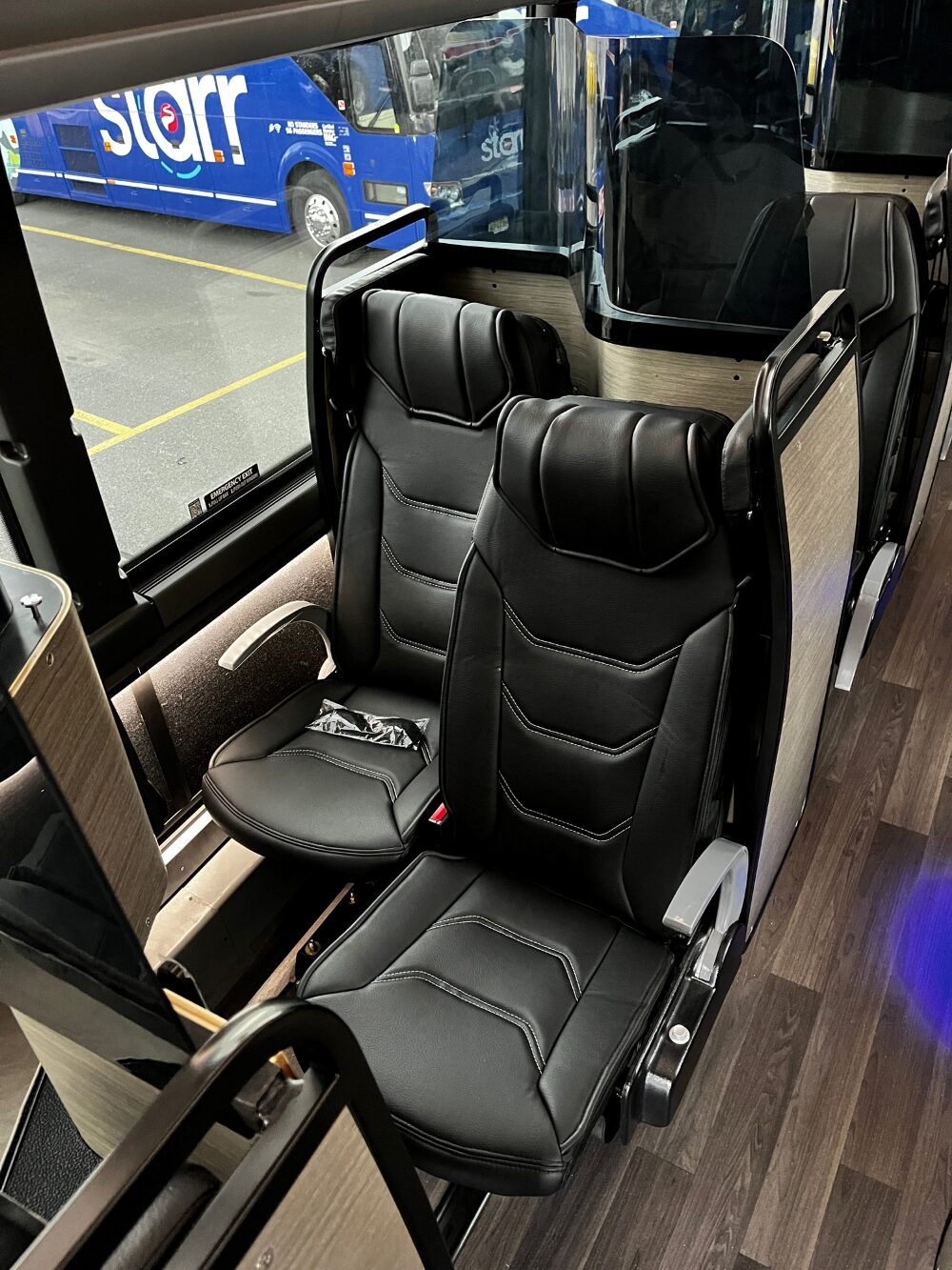 Hybrydowy napęd Porsche Panamera Turbo Hybrydowy silnik Porsche Panamera z widocznymi turbinami i chłodzeniem